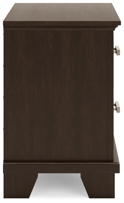 Covetown King Panel Bed with Mirrored Dresser and Nightstand